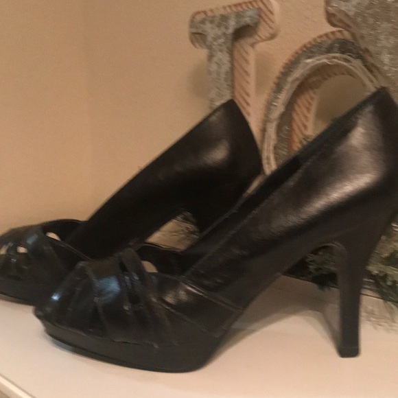 Mudd Shoes - MUDD BLACK OPEN TOE SHOES